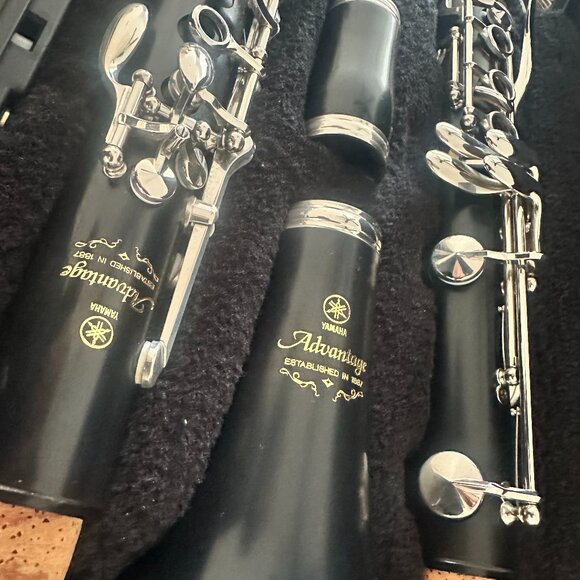 Yamaha Student Clarinet YCL-200ADII ALMOST NEW - Picture 5 of 6